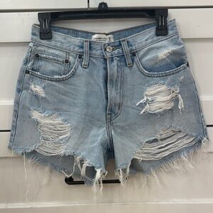 Abercrombie & Fitch mid rise boyfriend short, curve love.
